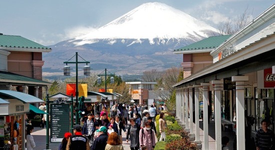 Gunung-Fuji-dari-Gotemba-Premium-Outlets