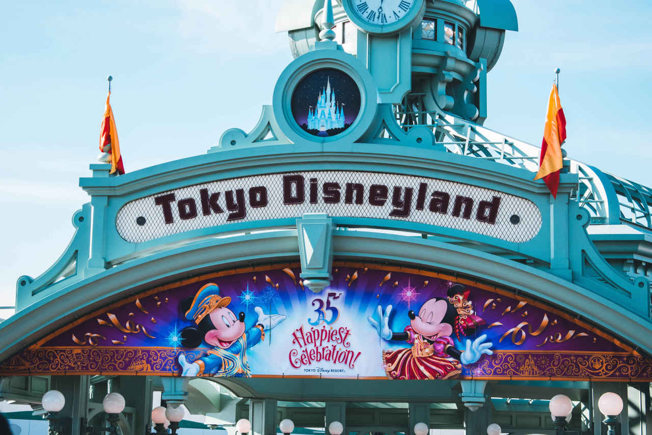 Menghabiskan Waktu Bermain di Disneyland dan Disneysea Tokyo