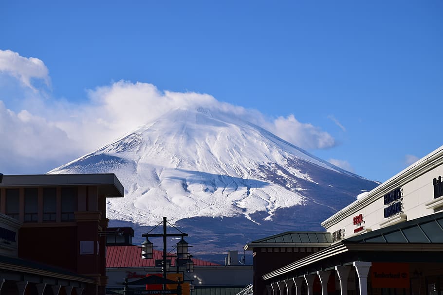 Gunung Fuji yang Tertutup Salju