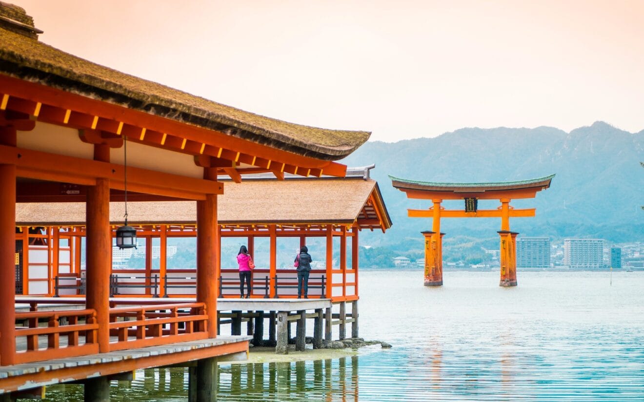 Torii Gate (Gerbang Torii), Jelajah Gerbang Merah Jepang | TANOGAIDO